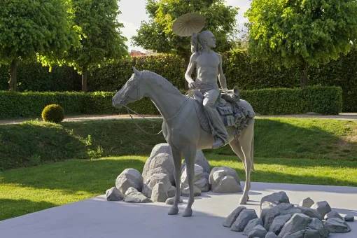 Skulptur eines Reiters