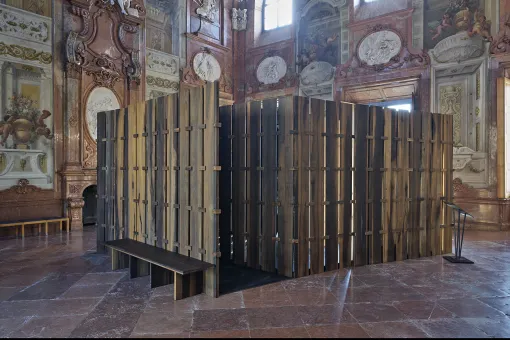 Amoako Boafo in Zusammenarbeit mit DeRoché Strohmayer, Volta-Pavillon, 2024