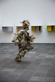 Performance im 21er Haus anlässlich der Langen Nacht der Museen