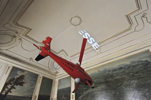 Titan, Kohlefaser, Projektion, Ton  738 x 880 x 1400 cm