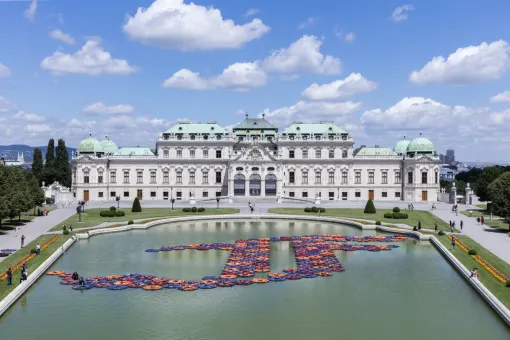 1005 life vests, PVC, polyethylene foam  4876.5 x 4700 x 7.5 cm  