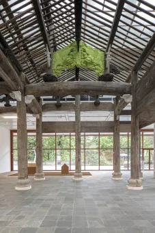 Over 1,000 pieces of various wooden building elements from late Ming Dynasty (1368-1644) with original carvings and painted replacements  1364.7 x 1451 x 939 cm  