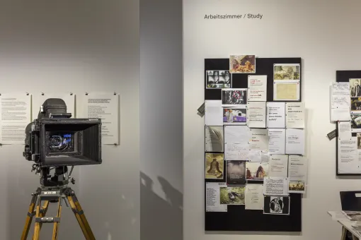 Installation view  Alexander Kluge, Pluriverse  © Belvedere, Vienna 2018  Photo: Johannes Stoll    Ausstellungsansicht: Alexander Kluge. Pluriversum, © Belvedere, Wien, 2018  Foto: Johannes Stoll  