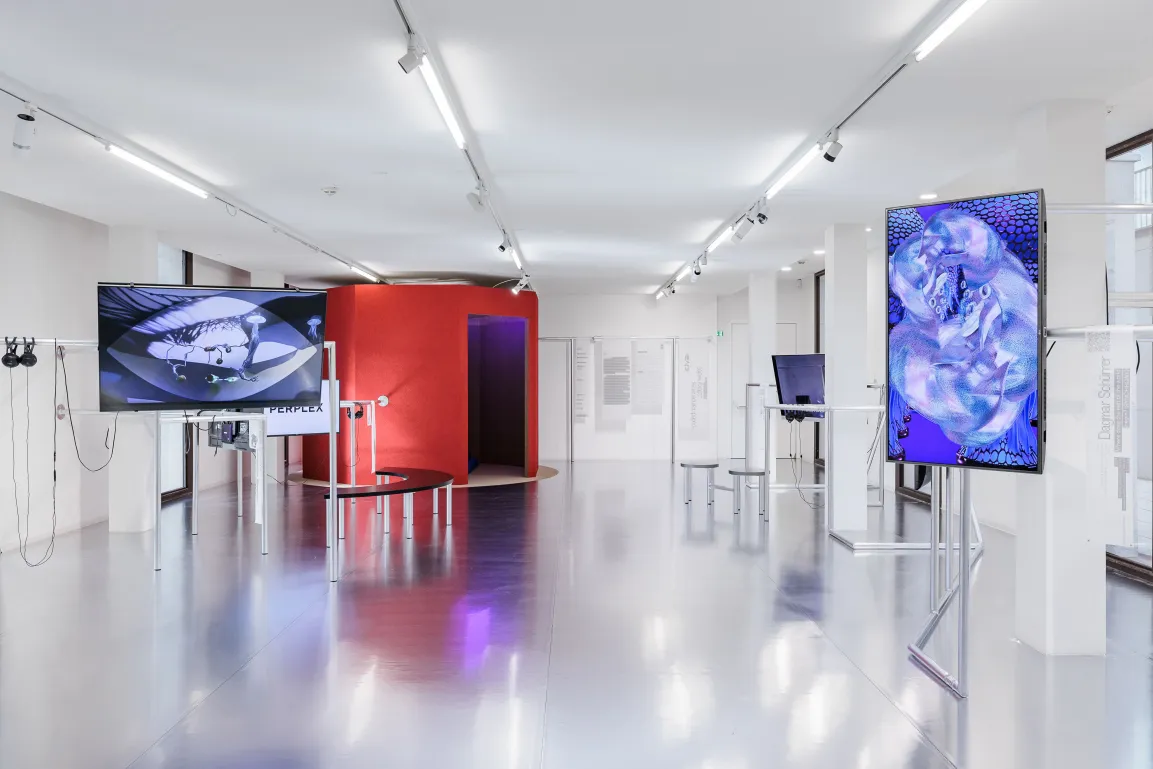 Ausstellungsansicht Civa. coded manoeuvres_sticky webs 