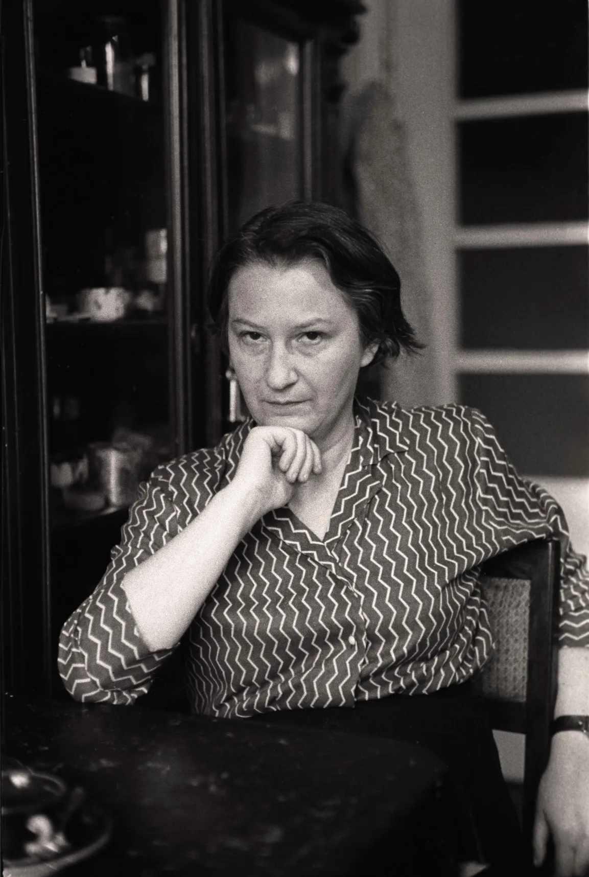 Schwarz-/Schwarz Porträt von Erna Rosenstein