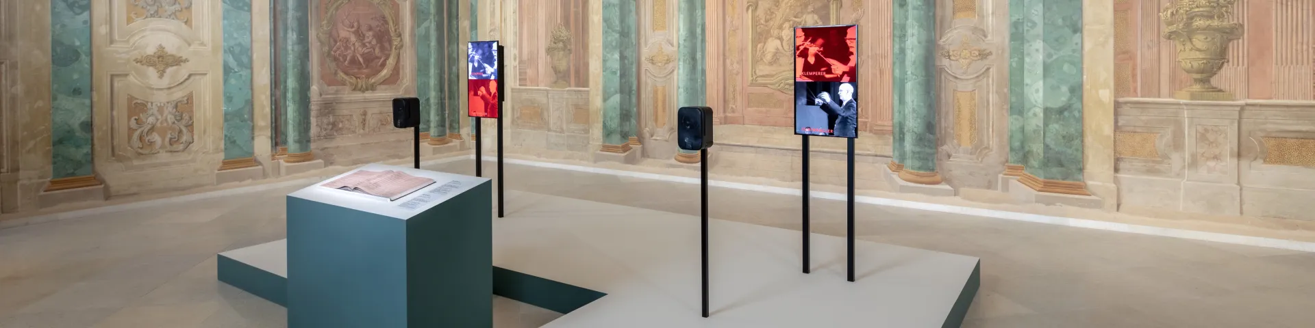 Installationsansicht "CARLONE CONTEMPORARY: Dara Birnbaum. Bruckner: Symphonie Nr. 5 B-Dur"