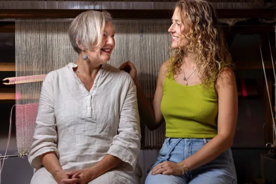 Foto von Celina und Beate von Harte in ihrem Atelier