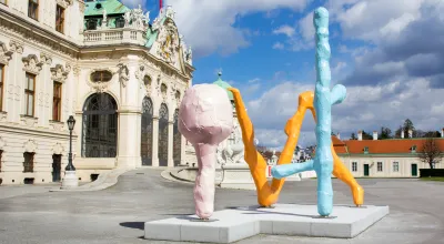 Aluminium lackiert, in drei Teilen  300 x 125 x 125 cm (rosa), 370 x 500 x 250 cm (orange), 510 x 270 x 200 cm (blau)  Courtesy Franz West Privatstiftung