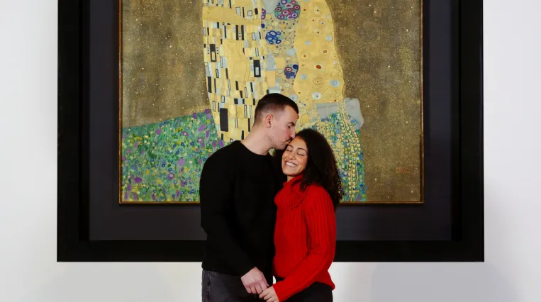 Das Belvedere lädt am Valentinstag zum Kuss vor dem „Kuss“